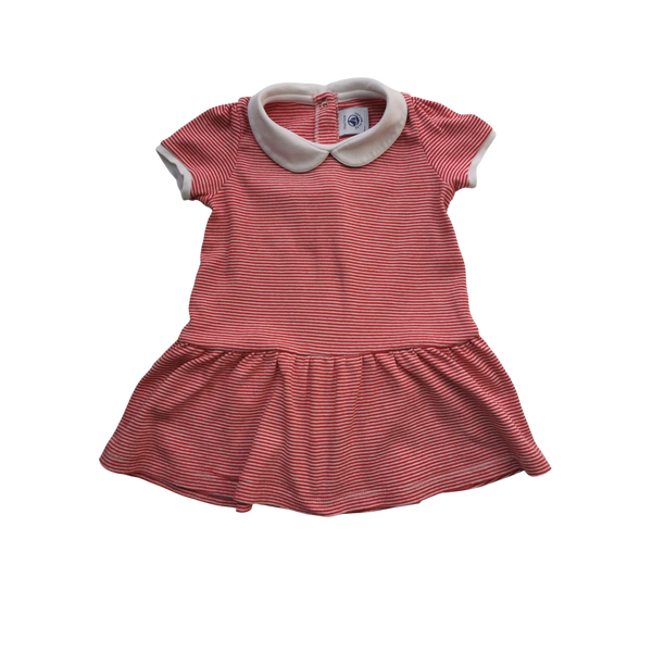 Robe à rayures rouges et blanches