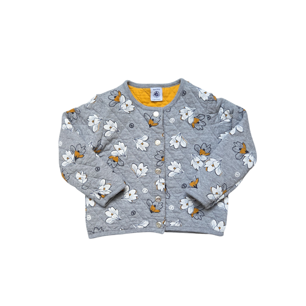 Gilet gris à fleurs